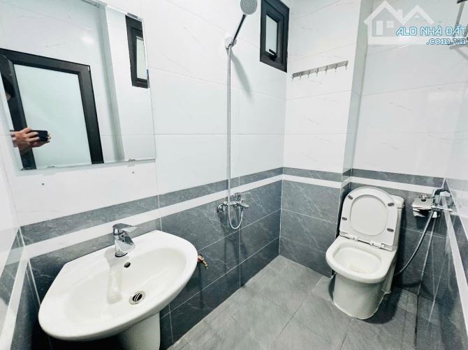 Bán nhà dòng tiền Chùa Láng, dt 88tr/th lô góc 2 thoáng, 30m ra phố, TM, PCCC giá 12.1 tỷ - 6
