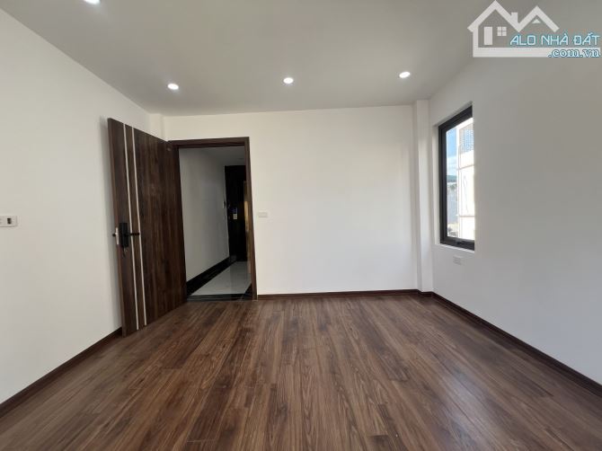 Mặt Phố Yên Vĩnh, KD,Ô tô, Lô góc ,Thang Máy,DT36m2 x6 tầng, MT4m,Giá nhỉn 8,x tỷ Hoài Đức - 6