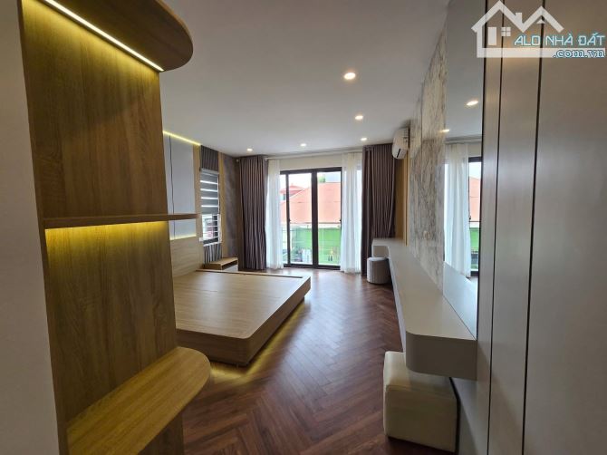 BÁN NHÀ SIÊU PHẨM LÔ GÓC 7 TẦNG – CỔ LINH THẠCH BÀN – THANG MÁY – GARA 7 CHỖ - 6