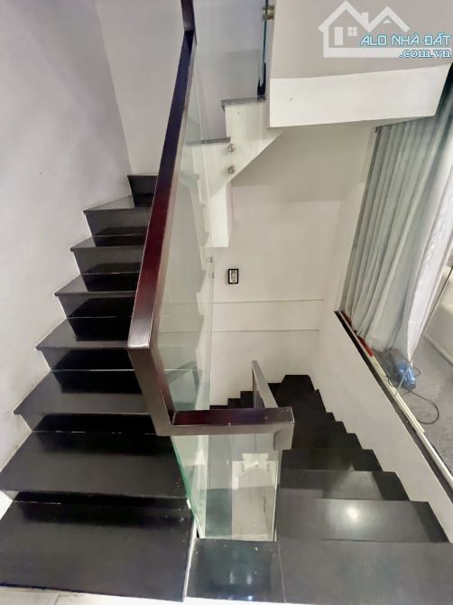 Bán nhà Q10 - 4 tầng - ngay Hà Đô - khu dân trí trung tâm quận - 6