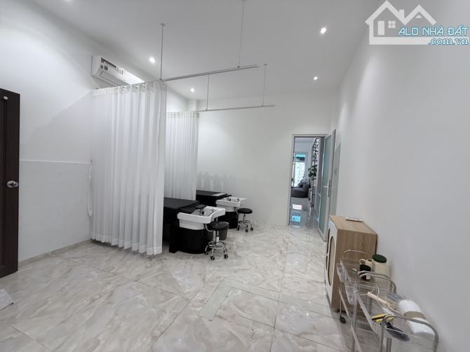 HẺM 1 TRỤC SÁT MẶT TIỀN - ĐANG CHO THUÊ SPA 18TR - NHÀ 80M2 x 4 TẦNG MỚI ĐẸP CHỈ 9.9 TY - 6