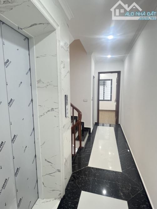 SIÊU PHẨM NHÀ 6 TẦNG  GARA Ô TÔ  THANG MÁY  Ở CỰC SƯỚNG - 6