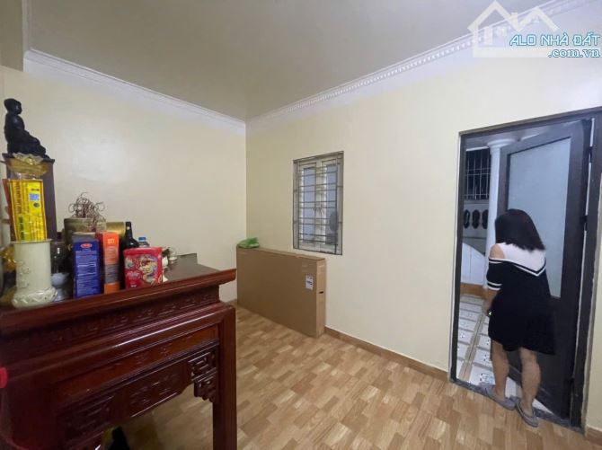 🏠 Nhà Gốc Dân Chợ Hàng – Ngõ Thông, Ô Tô Đỗ Cửa  💎 Diện tích: 45m² – Mặt tiền 4.2m - 7