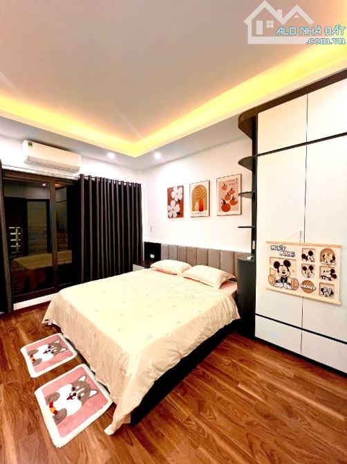 Bán nhà gần Aeon.mall.Long Biên, 7tỷ3, 35m, 5tầng, 3PN, 4WC, ô tô đỗ cửa, kinh doanh nhỏ. - 7