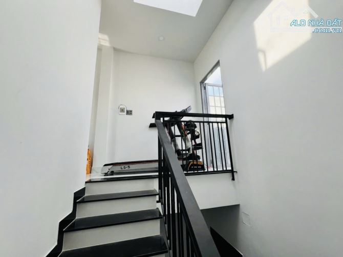 TÂN PHÚ - HẺM KINH DOANH 2 XE TẢI TRÁNH - 70M2 (4x17.5) - A4 - 3 TẦNG MỚI - 4 PN, 4 WC - 7