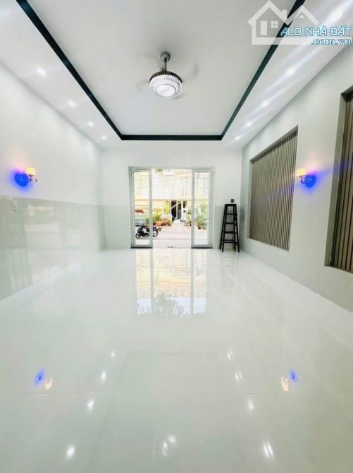 Bán gấp căn nhà Đ.Tân Hiệp 4 - hóc môn - 121m2 - 925 Triệu - sổ riêng - 7