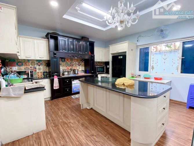 Bán BIỆT THỰ PHÚ NHUẬN  DT: 9.6 x20m, 5 tầng , 188m2, dòng tiền 60tr / tháng. - 7