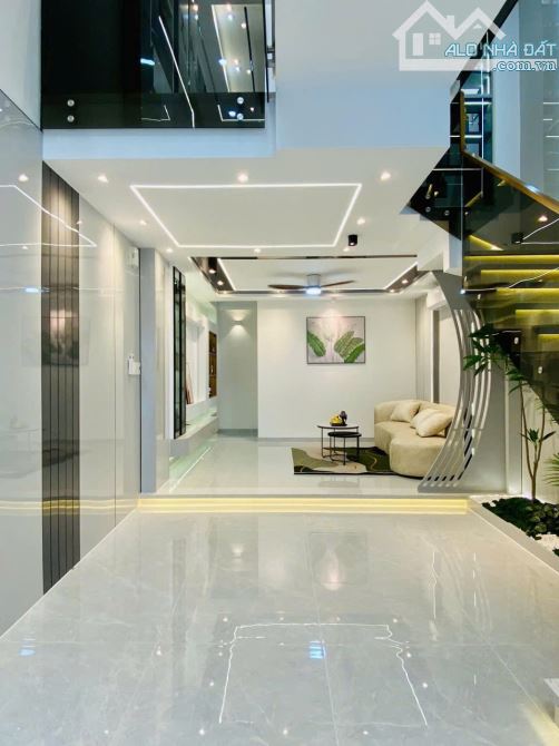 🏠Siêu Phẩm Hẻm Thông 6M💎Vị trí: Phan Huy Ích, P15💎4X15M 4 Lầu 3PN 3WC💵9,9 Tỷ - 7