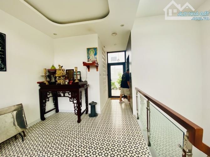 Bán nhà Tân Bình - sát nhà Ga T3 - full nội thất - hẻm xe hơi. Ngang khủng 5m - 7