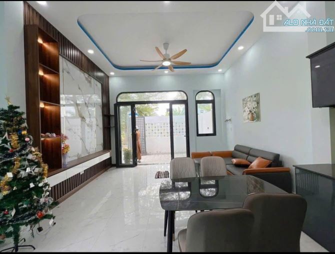 Vợ chồng em chuyển về Phan Thiết định cư luôn nên cần bán gấp căn nhà cấp 4 - 7