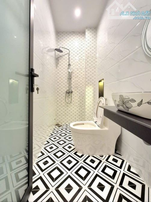 SÁT MẶT  TIỀN XE HƠI Q7  CÓ 7 TỎI - 7