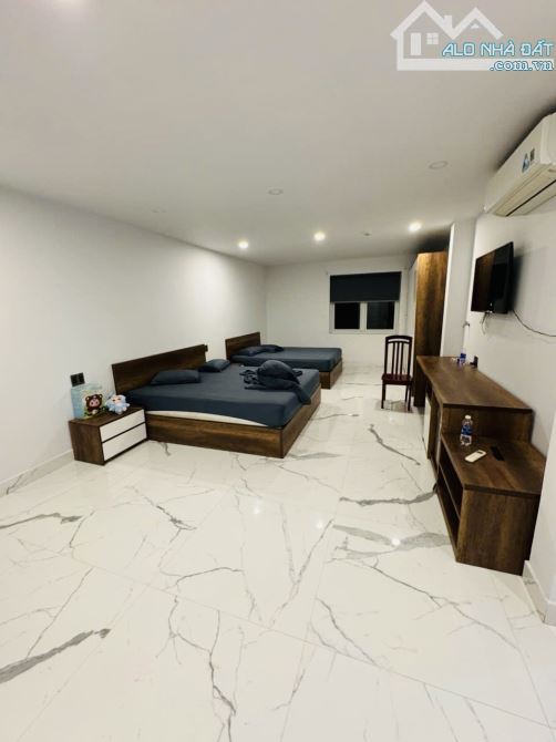 Bán biệt thự cao cấp đường Trần Sâm diện tích 180m2; ngang mặt tiền 10m ; giá 20 tỷ - 7