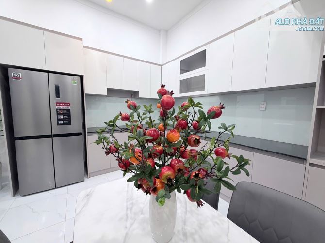 NHÀ MỚI THIẾT KẾ HIỆN ĐẠI - MT HẺM 3 XE HƠI NÉ NHAU 133 Nơ Trang Gưh - 7