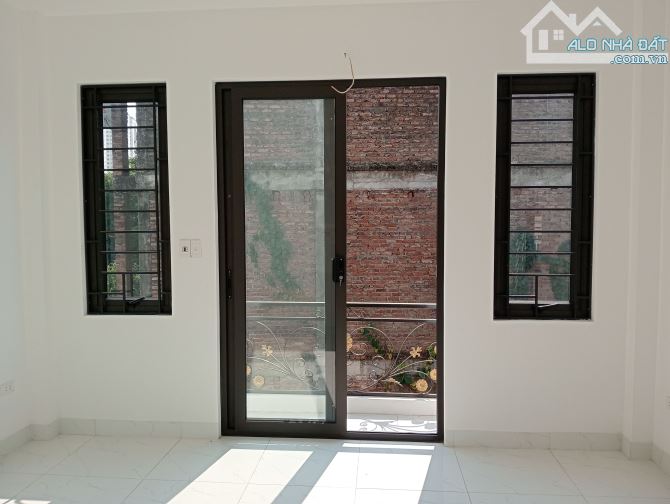 Nhà Cầu Bưu 40m2 5 tầng  ô tô ngủ trong nhà  7,6 tỷ - 8