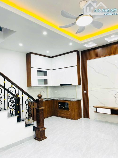 VỊ TRÍ ĐỈNH CAO - 1 NHÀ RA PHỐ - 2 THOÁNG TRƯỚC SAU - TRƯỚC NHÀ RỘNG THOÁNG - GẦN Đ - 8
