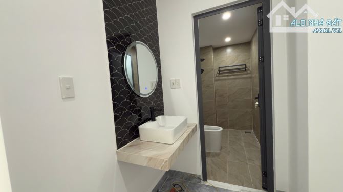 BÁN NHÀ 2 TẦNG DIÊN TOÀN RỘNG 84,1M2 CHỈ 2TỶ450TR GẦN ĐƯỜNG NGUYỄN TRÃI - 8