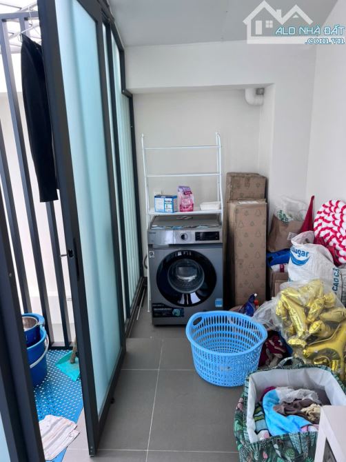 Góc 2MT hẻm 8m cách MT 20m. DT: 4x10 - Nhà đẹp 5 Tầng. Hướng Tây và Nam. Giá: 6.5 Tỷ TL - 8