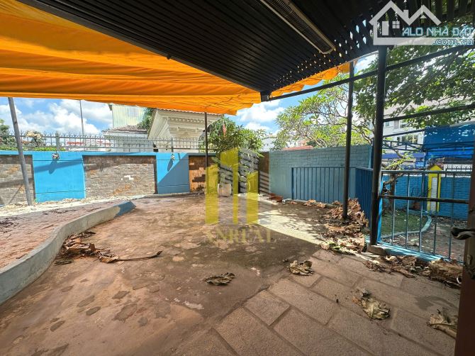 Biệt thự mặt tiền Nguyễn Văn Hưởng vị trí kinh doanh - 2 mặt tiền - 600m2. Giá 155 triệu - 8