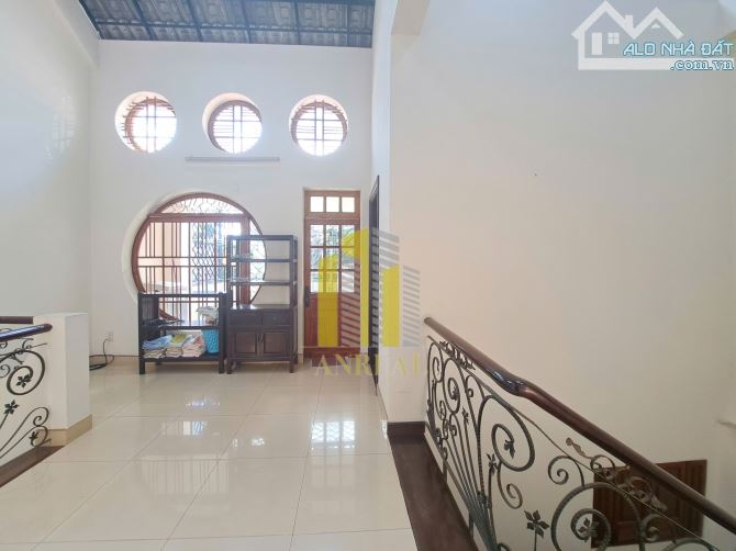 Cho thuê Villa Trần Não full nội thất 5 phòng. Giá 35 triệu - 8