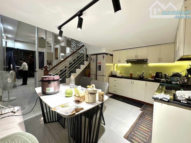 HẺM NHỰA KINH DOANH 8M - Ô TÔ TRÁNH CÓ VỈA HÈ - 64M2  A4 - 4 TẦNG MỚI ĐẸP - TẶNG NỘI THẤT - 8