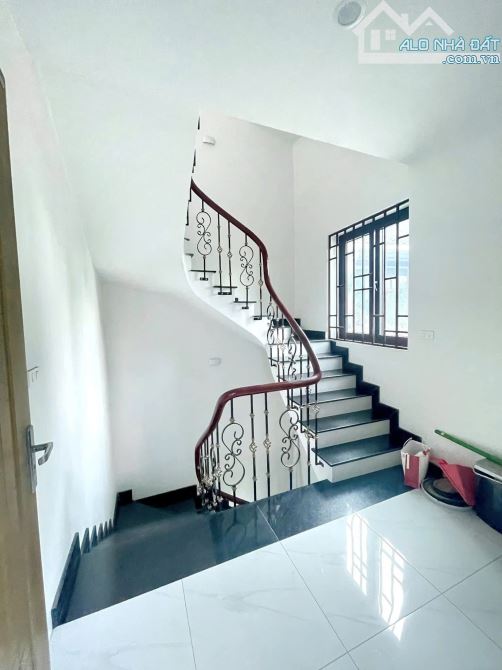 LÔ GÓC KIM CƯƠNG GIỮA TRÁI TIM BA ĐÌNH - 1 MẶT PHỐ, 1 MẶT Ô TÔ TRÁNH, 2 VỈA HÈ, SỔ ĐỎ SẴN - 8
