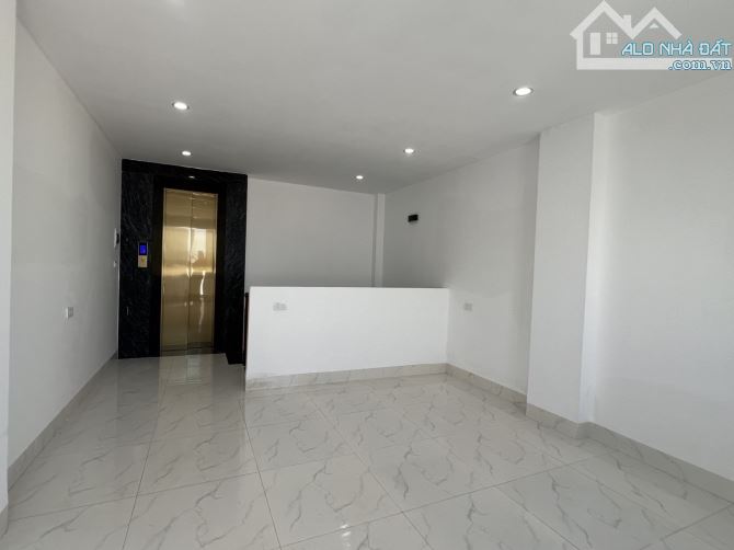 Mặt Phố Yên Vĩnh, KD,Ô tô, Lô góc ,Thang Máy,DT36m2 x6 tầng, MT4m,Giá nhỉn 8,x tỷ Hoài Đức - 8