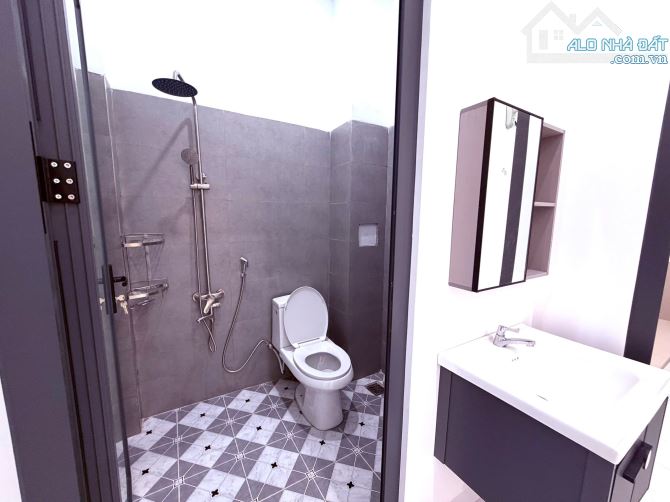 NHÀ MỚI THIẾT KẾ HIỆN ĐẠI - MT HẺM 3 XE HƠI NÉ NHAU 133 Nơ Trang Gưh - 8