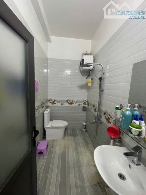 🏠 Nhà Gốc Dân Chợ Hàng – Ngõ Thông, Ô Tô Đỗ Cửa  💎 Diện tích: 45m² – Mặt tiền 4.2m - 9
