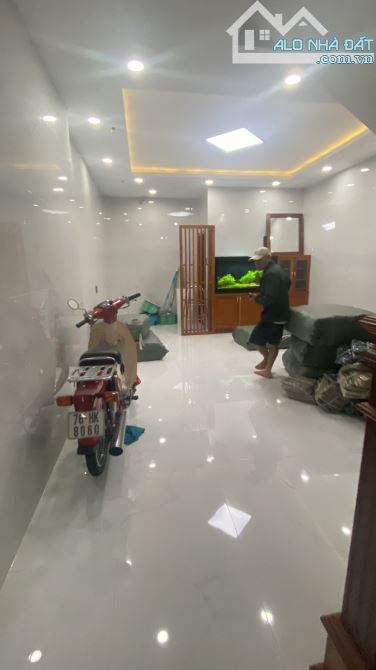 Bán nhà tân Bình - Hẻm oto tránh. Nhà cao tầng - tặng full nội thất - 9