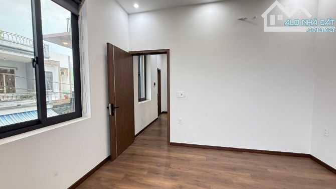 Bán nhà 3 tầng gần biển, gần sông - Căn góc thoáng mát giá tốt - 9