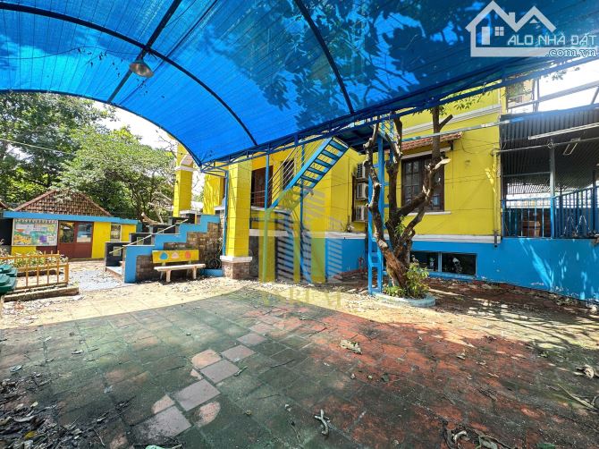 Biệt thự mặt tiền Nguyễn Văn Hưởng vị trí kinh doanh - 2 mặt tiền - 600m2. Giá 155 triệu - 9