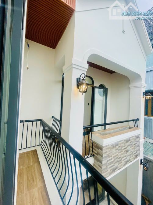 Nhà 2 tầng tân cổ điển kiệt ô tô tải Lại Thế - 9