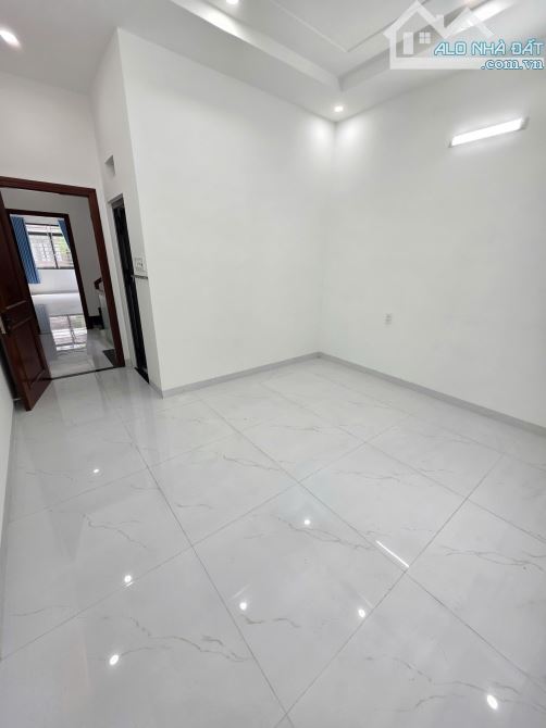 Bán nhà 1 trệt 2 lầu, đúc 3 tấm, KDC, p.Thuận Giao, Tp.Thuận An chỉ 4,6 tỷ TL M7798 - 9