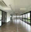 Xuân Thủy - VP 190m2 mới 100% tìm người bóc tem giá 36 triệu, miễn phí làm việc ngoài giờ