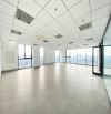 Cho thuê VP 200m2 thông sàn lô góc ngã 4 phố Cầu Giấy, giá 38 triệu/th