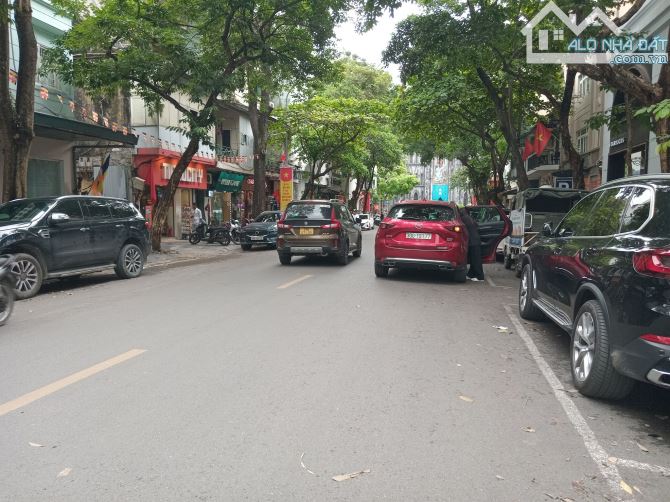 Bán nhà mặt phố Nhà Thờ DT: 315m2 x MT: 10,2m x Giá: 251 tỷ - Ngay Bờ Hồ Hoàn Kiếm!