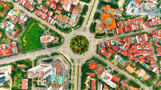 Bán lô giãn dân gần ngã 6 , thông hai đầu , một mặt nhìn vườn hoa
