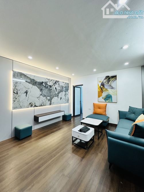 Bán nhà tập thể Huỳnh Thúc Kháng, 84m², full nội thất, giá chỉ 4.85 tỷ.