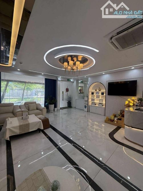 Bán nhà mặt phố Q. Cầu Giấy, 155m², mặt tiền 7m, kinh doanh đỉnh 109.9 tỷ!