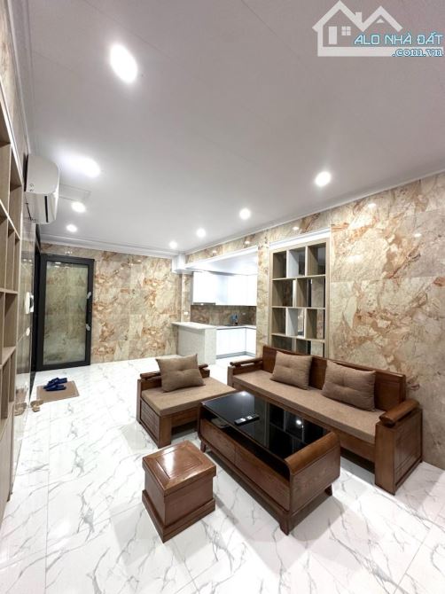 HIẾM! TẬP THỂ TẦNG 1 PHỐ VIP NHÂN HÒA-65M-2PN-2WC-TT THANH XUÂN-LÔ GÓC-Ở NGAY-KD-5TỶ