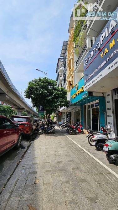 Bán Nhà Mặt Phố Hào Nam 47/55m2, 6 Tầng, MT 4,3m, Vỉa Hè - Kinh Doanh Giá 34,5 Tỷ