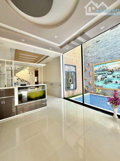 CẮT LỖ CĂN VILLA 4 PHÒNG NGỦ + HỒ BƠI NGAY TT TAM KỲ.