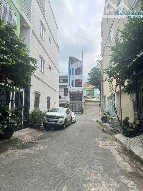 Nhà Đẹp 5 Tầng BTCT, Đường 7m Ô Tô Tránh - Ngay Vạn Phúc City - Full Nội Thất - Giá 8,6 Tỷ