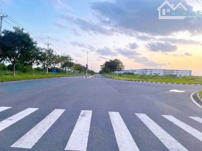 Bán lô đất xưởng góc 2 mặt tiền KCN Giang Điền, Đồng Nai, 3ha, giá 143 tỷ 300.