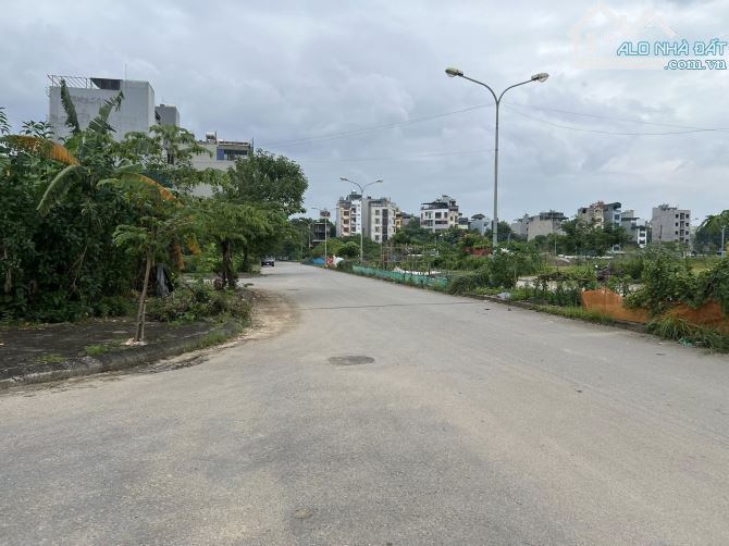 Giảm 300tr có đất dịch vụ khu B Yên Nghĩa, mặt tiền 5m, ngay đường đôi, giá đầu tư.