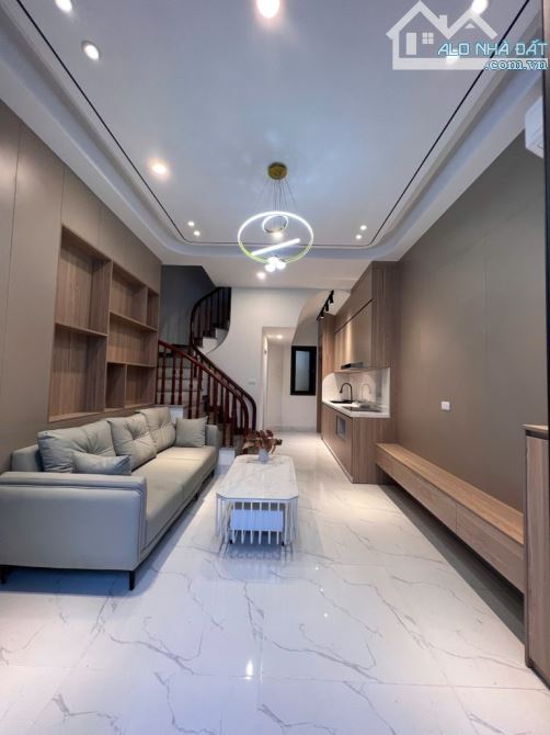 BÁN NHÀ BÁT KHÔI LONG BIÊN-OTO ĐỖ CỬA-MỚI TINH-35M- NHỈNH 6 TỶ(TL)