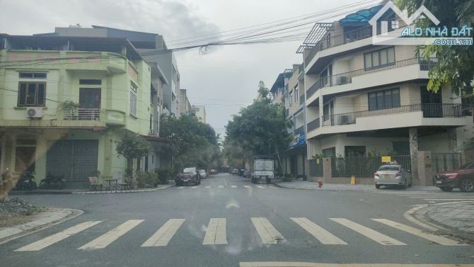 Bán nhà 3 tầng mặt đường Nguyễn Khuyến bò sơn dt 110m mt 6m giá 16.5 tỷ