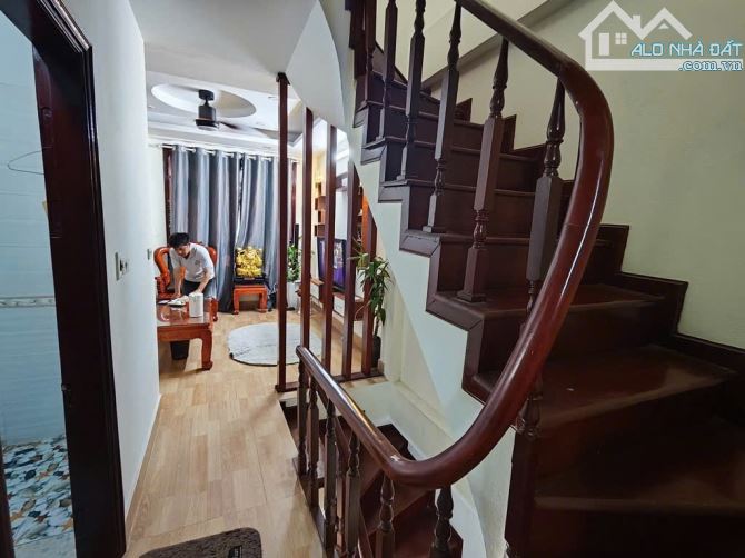 TRUNG TÂM THANH TRÌ, NHÀ ĐẸP DÂN XÂY, SÁT Ô TÔ, 5 TẦNG 33M2 GIÁ 4,8 TỶ