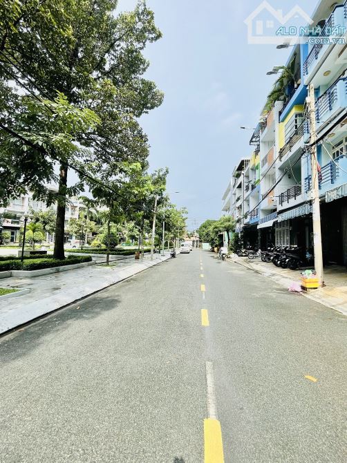 Mặt tiền khu Bình Phú - View công viên - 4x17m - 4 tầng - 4PN - Nhà mới, đẹp, nội thất xịn