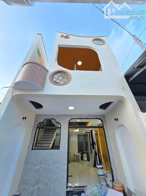 Bán căn nhà mới đẹp sân xe hơi gần đền thánh Martin, chợ Thánh Tâm giá tốt